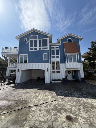 A clean coastal Delaware home maintained by Loukides Power Washing